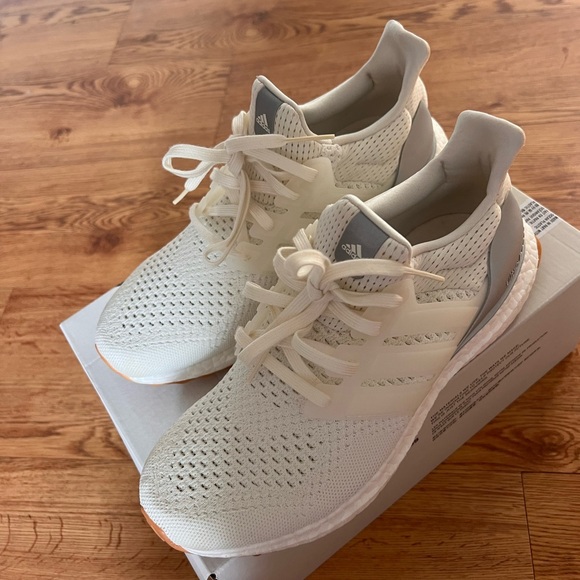 Adidas Ultraboost 1.0 - Picture 2 of 5